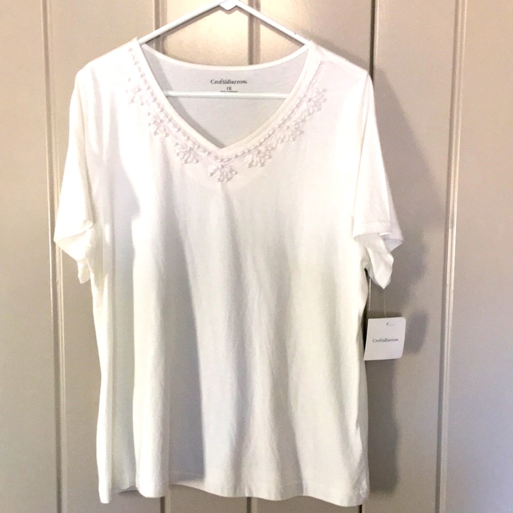 Nice Craft and Barrow Decorative Neckline White T Shirt. Size 1X